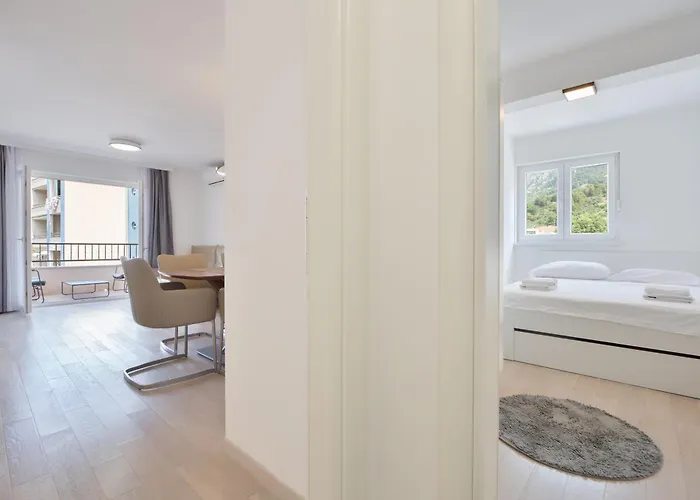 Sunny Jakovina 1 * Makarská